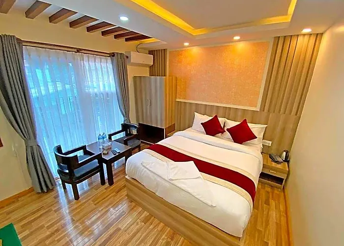 Royal Emperor Hotel 3*